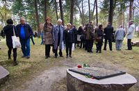 Gedenkveranstaltungen an den verschiedenen Gedenkzeichen beim Jahrestag der Befreiung 2015 (Foto: Lars Wendt)
