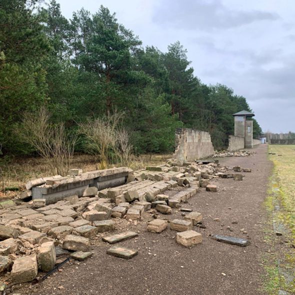 Das Sturmtief "Ylenia" brachte die östliche Lagermauer auf einer Länge von rund 200 Metern zum Einsturz.